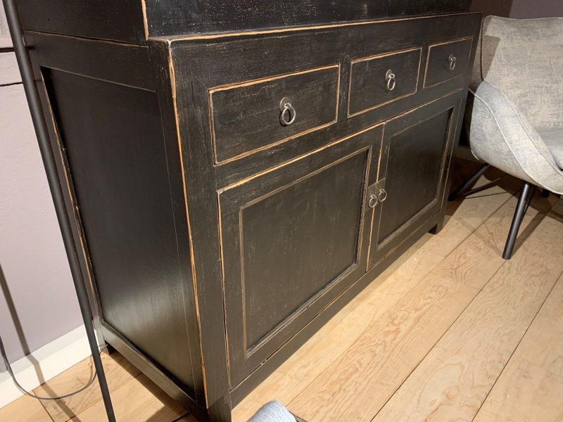 Schwarze Vitrine | De Pagter Interieurs