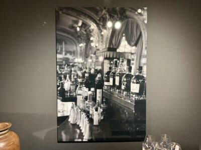 Foto Auf Aluminium – Bar With Bottles