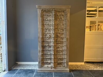 Schrank Almirah Holzschnitzerei